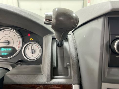 Used 2010 Chrysler Town & Country Touring w/ Heated Seat Group image 15