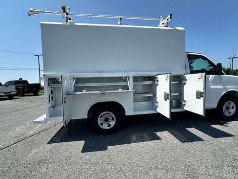 New 2025 GMC Savana 3500 w/ Power Convenience Package RWD image 22