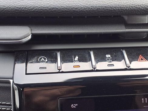 Used 2025 Jeep Grand Cherokee Laredo X image 12