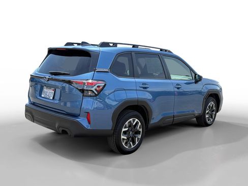 Used 2025 Subaru Forester Premium AWD/4WD image 5