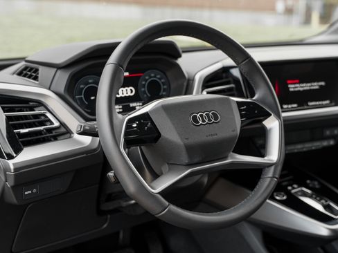 Certified 2025 Audi Q4 e-tron Premium Plus w/ Premium Plus AWD/4WD image 10