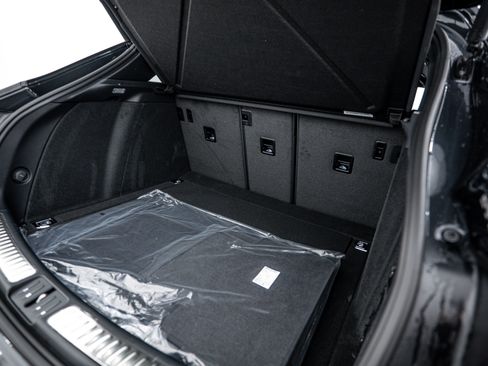 Certified 2026 Porsche Macan Turbo image 25