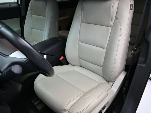 Used 2015 Ford Explorer XLT w/ Equipment Group 202A FWD image 21