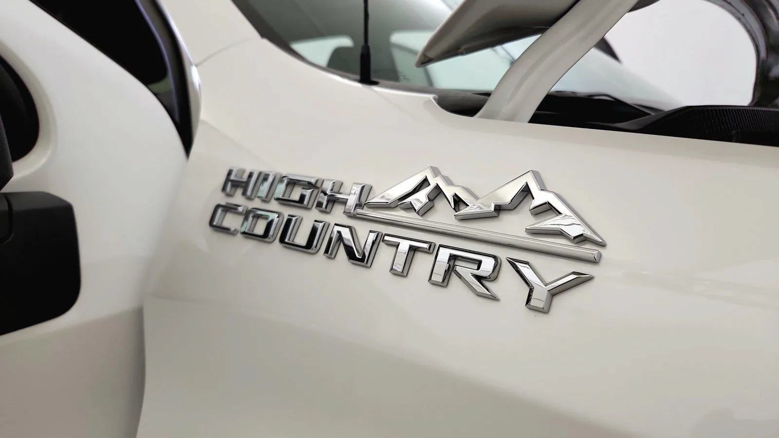 Used 2023 Chevrolet Silverado 1500 High Country w/ High Country Premium Package AWD/4WD image 15