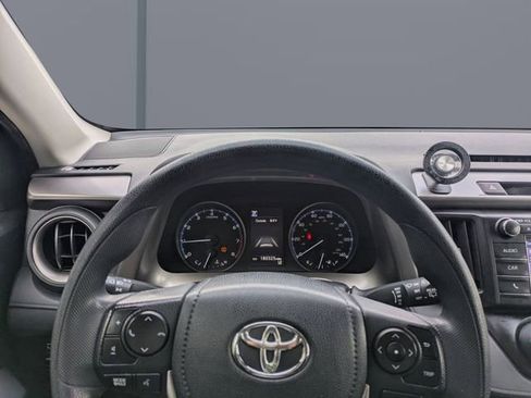 Used 2018 Toyota RAV4 LE image 28