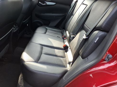 Used 2022 Nissan Rogue Sport SL w/ Premium Package image 9