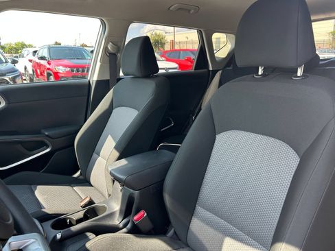 Used 2025 Kia Soul LX w/ LX Technology Package FWD image 26