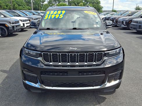Used 2023 Jeep Grand Cherokee L Limited w/ Luxury Tech Group II AWD/4WD image 2