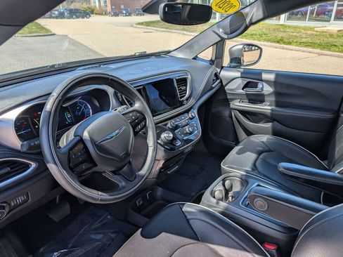 Used 2020 Chrysler Pacifica Limited w/ Advanced Safetytec Group FWD image 20