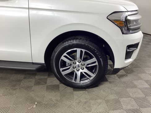Used 2024 Ford Expedition XLT AWD/4WD image 7