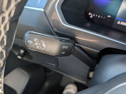 Used 2022 Volkswagen Tiguan SE image 27