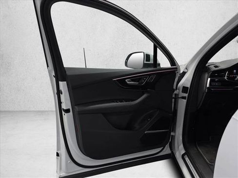 Certified 2025 Audi Q7 3.0T Premium Plus image 13