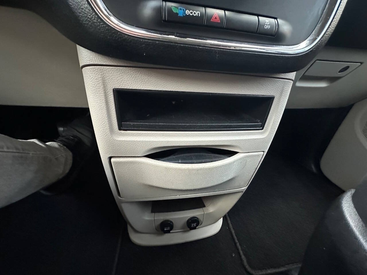 Used 2018 Dodge Grand Caravan SE w/ UConnect Hands-Free Group FWD image 19