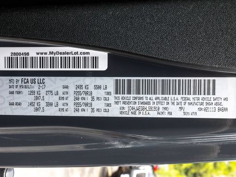Used 2017 Jeep Wrangler Unlimited Sahara w/ Connectivity Group AWD/4WD image 37