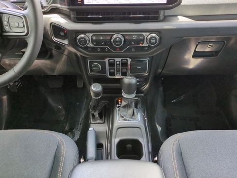 Used 2024 Jeep Gladiator Sport AWD/4WD image 18