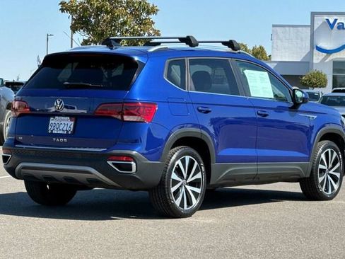 Certified 2022 Volkswagen Taos SE w/ Panoramic Sunroof Package image 4