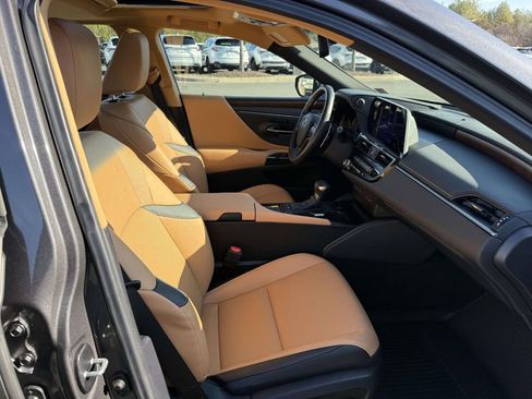 Used 2025 Lexus ES 300h w/ Premium Package image 14