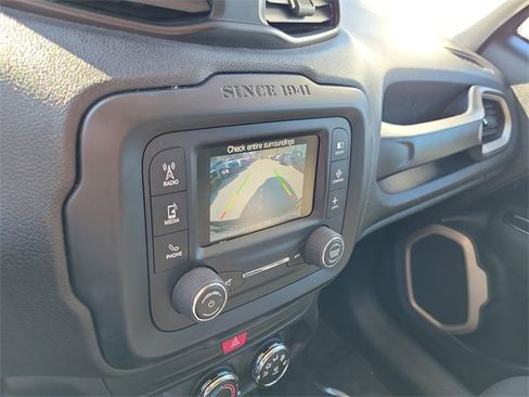 Used 2017 Jeep Renegade Latitude image 19