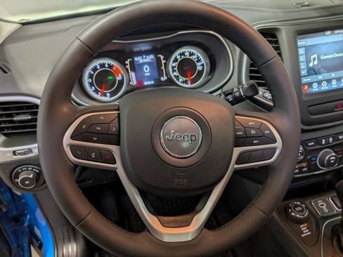 Used 2022 Jeep Cherokee Latitude w/ Sun & Sound Group AWD/4WD image 17