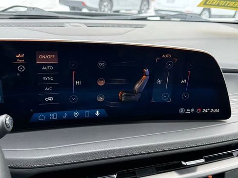 Used 2025 Cadillac XT4 Premium Luxury AWD/4WD image 39