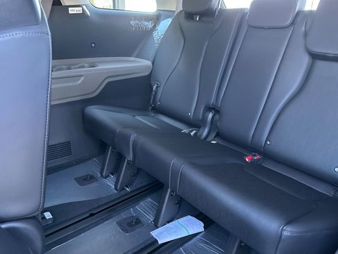 New 2026 Kia Carnival LXS FWD image 15