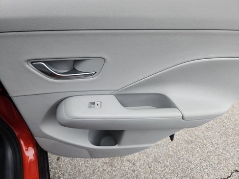 Used 2024 Hyundai Kona Limited FWD image 32