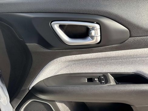 Used 2024 Jeep Compass Latitude w/ Altitude Special Edition image 15