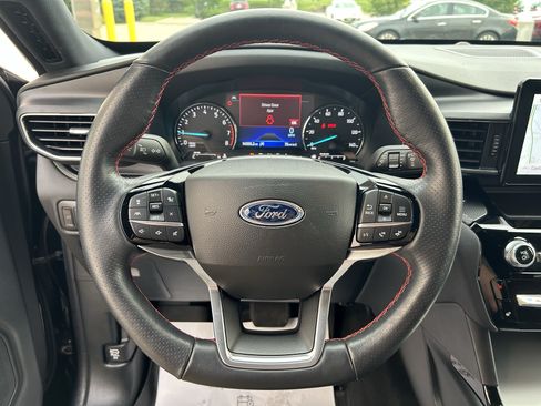 Used 2024 Ford Explorer ST-Line w/ Class IV Trailer Tow Package AWD/4WD image 24