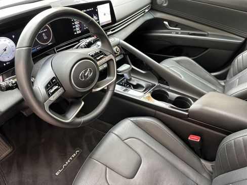 Used 2022 Hyundai Elantra Limited w/ Cargo Package image 10