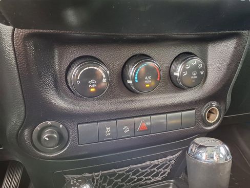 Used 2016 Jeep Wrangler Unlimited Sport AWD/4WD image 10
