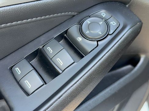 Used 2023 Chevrolet Traverse LT FWD image 15