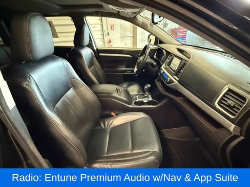 Used 2016 Toyota Highlander XLE image 17