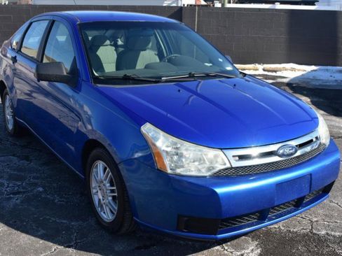 Used 2010 Ford Focus SE image 2