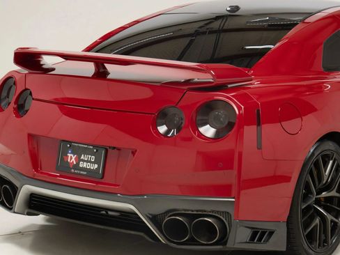 Used 2019 Nissan GT-R Premium w/ Premium Interior Package image 14