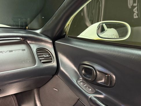 Used 2002 Chevrolet Corvette Coupe w/ Preferred Equipment Group2 image 15