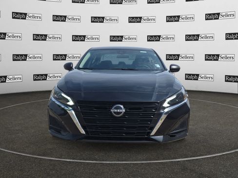 Used 2025 Nissan Altima 2.5 SV FWD image 8