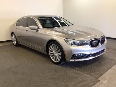 Used 2018 BMW 740i image 1
