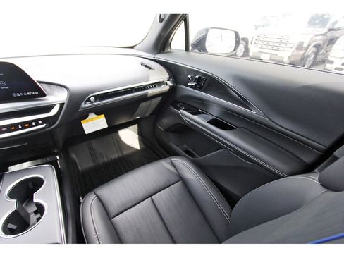 New 2026 Cadillac Lyriq Luxury RWD image 10