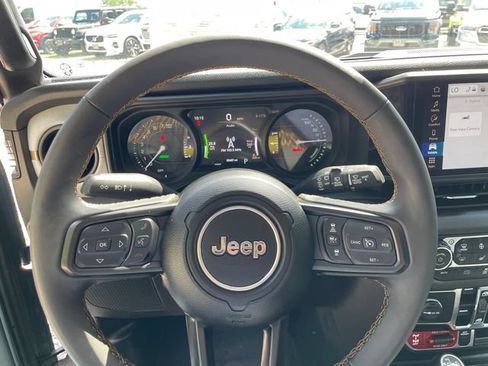 Used 2024 Jeep Wrangler Unlimited AWD/4WD image 28