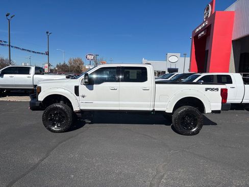 Used 2021 Ford F250 Lariat image 2