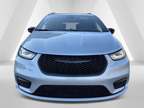 New 2026 Chrysler Pacifica Select image 2