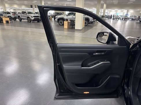 Certified 2022 Toyota Highlander XLE image 23