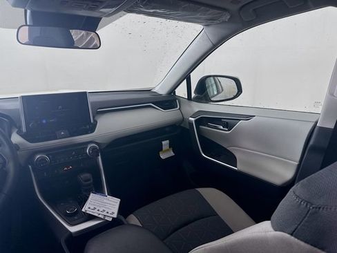 Used 2025 Toyota RAV4 XLE w/ Convenience Package image 24