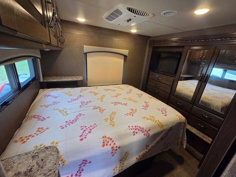Used 2017 Ford E-450 and Econoline 450 Super Duty w/ Motorhome Prep Package RWD image 23
