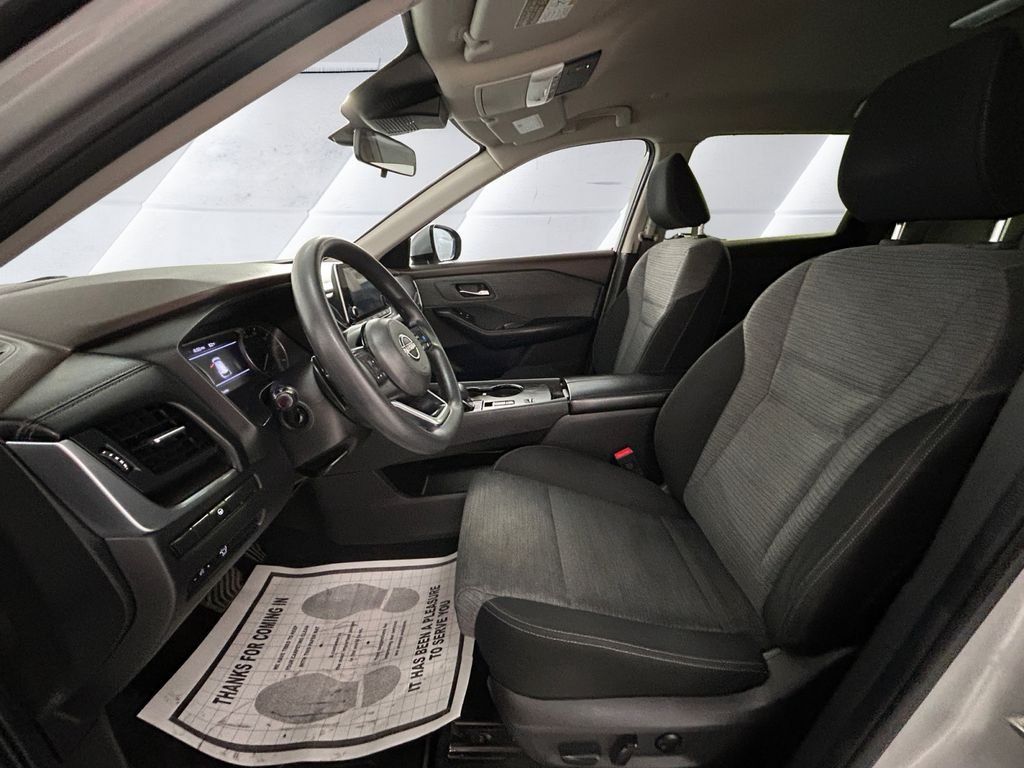 Used 2023 Nissan Rogue SV FWD image 7