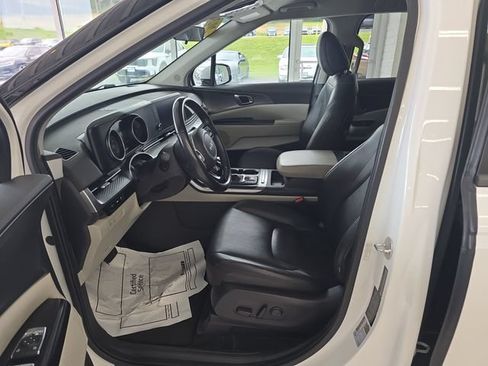 Certified 2024 Kia Carnival LX FWD image 13