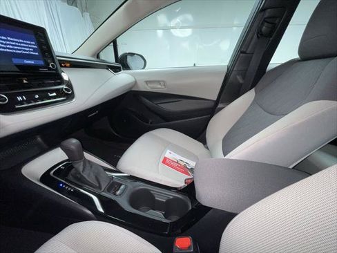 Certified 2022 Toyota Corolla LE FWD image 5