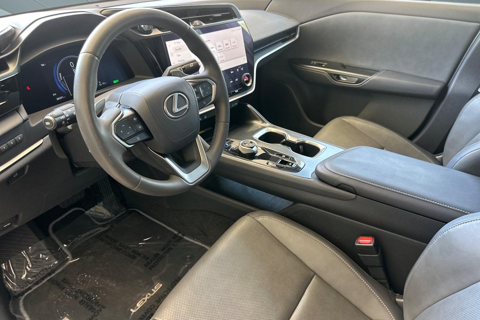 Certified 2023 Lexus RZ 450e Premium w/ Technology Package AWD/4WD image 4