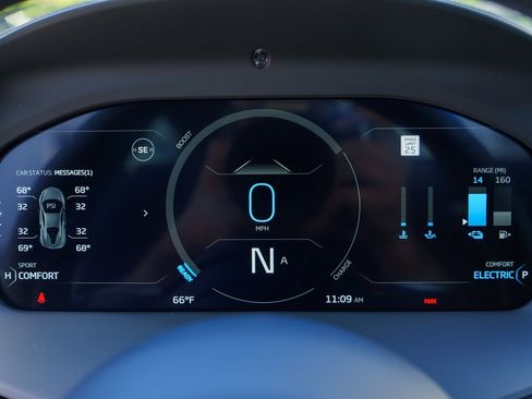 Used 2025 McLaren Artura image 9