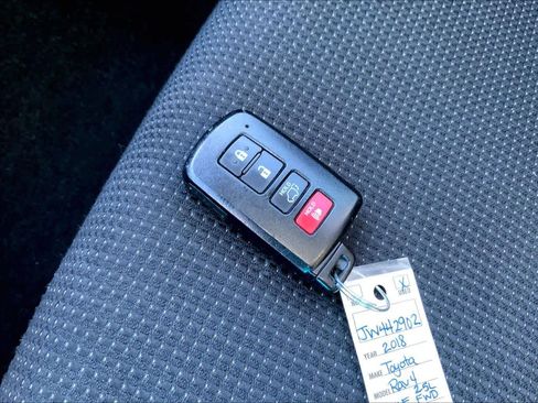 Used 2018 Toyota RAV4 XLE image 14